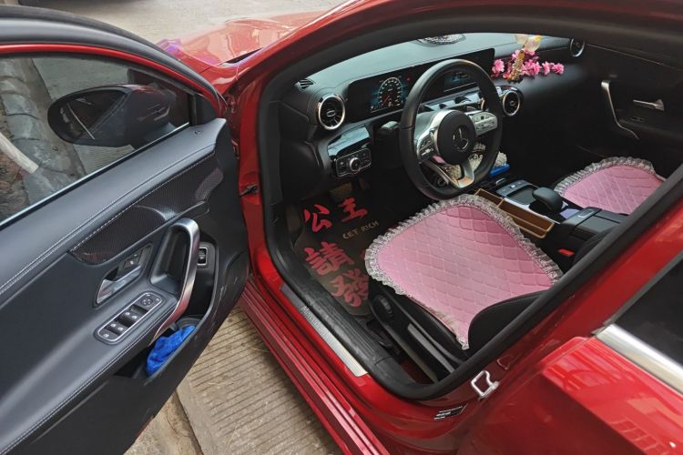 奔驰A级 2019款 改款 A 180 L 运动轿车中控内饰7003