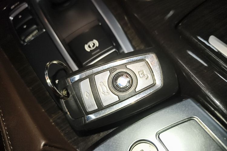 宝马5系 2017款 525Li 豪华设计套装中控内饰7001