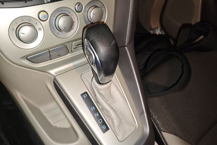 福特 福克斯 2012款 三厢 1.6L 自动舒适型局部细节18