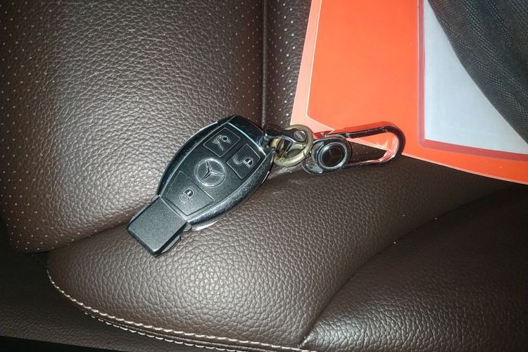 奔驰GLC 2018款 改款 GLC 300 4MATIC 动感型中控内饰7001