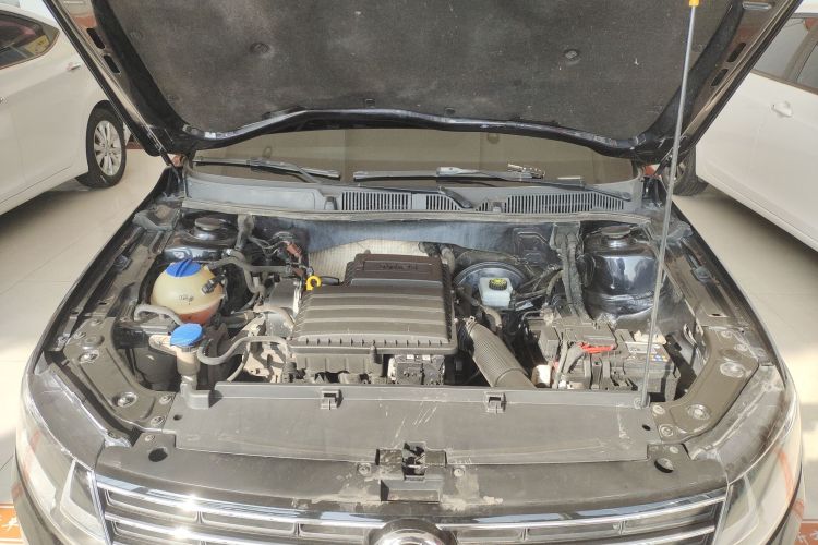 大众 朗逸 2017款 1.6L 手动风尚版机舱底盘24