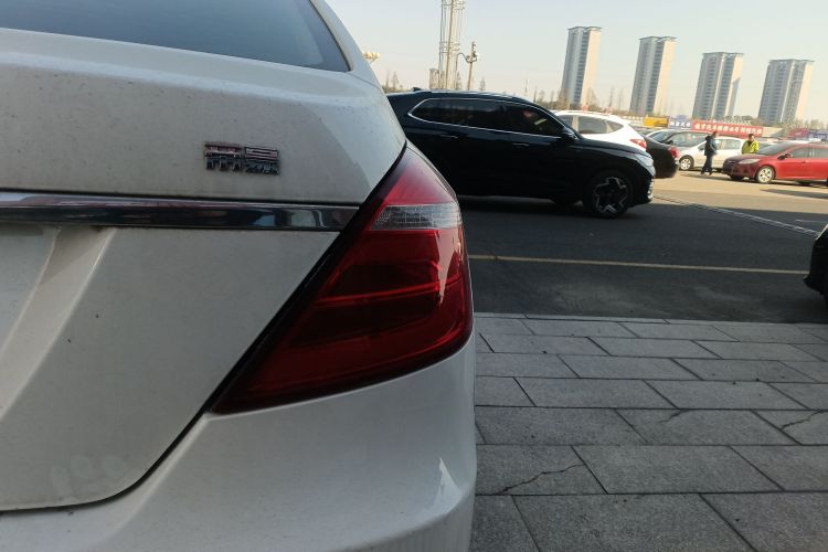 吉利汽车 帝豪 2017款 三厢百万款 1.5L 手动向上版车身外观9