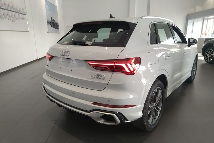 奥迪Q3 2024款 40 TFSI 时尚动感型车身外观7