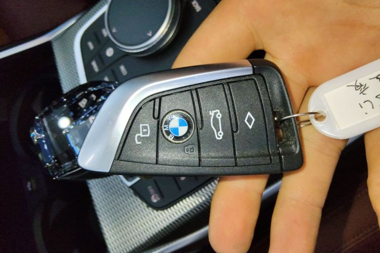 宝马3系 2022款 325Li M运动曜夜套装中控内饰7001