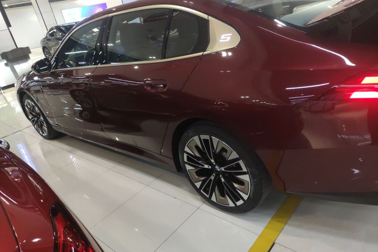 宝马5系 2024款 530Li 尊享型 M运动套装车身外观4