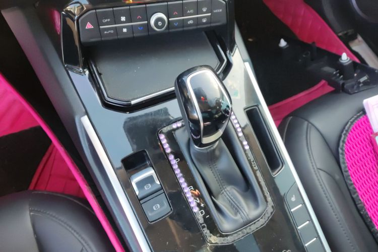 魏牌 VV7 2017款 2.0T 超豪型中控内饰18