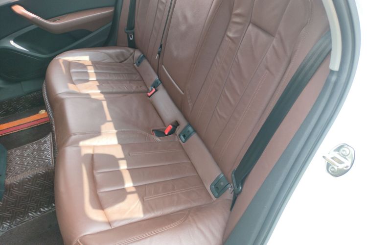 奥迪A4L 2018款 30周年年型 40 TFSI 时尚型中控内饰7004