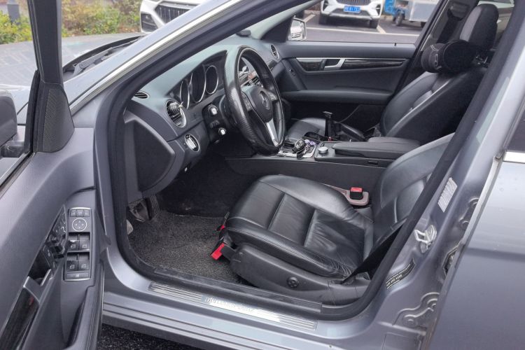 奔驰C级 2013款 C 260 CGI 时尚型中控内饰20