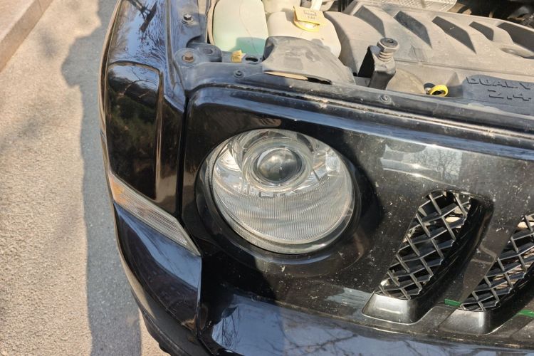 Jeep 自由客 2015款 2.4L 运动版车身外观8