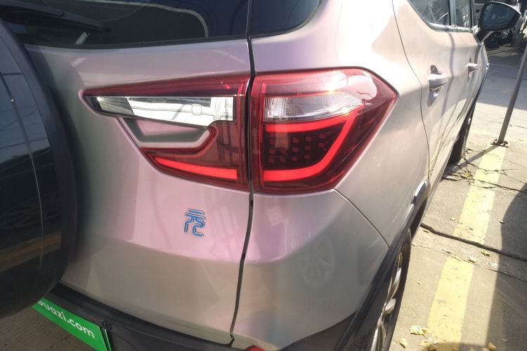 比亚迪 元新能源 2018款 EV360 智联炫酷型车身外观6001