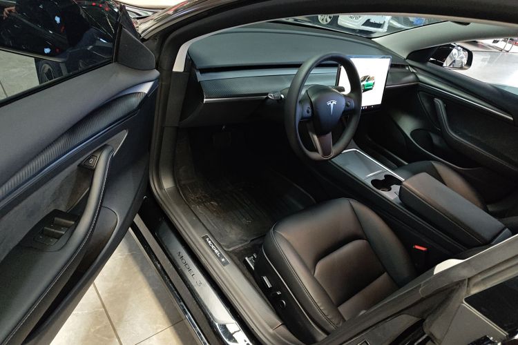 特斯拉 Model 3 2022款 后轮驱动版中控内饰20