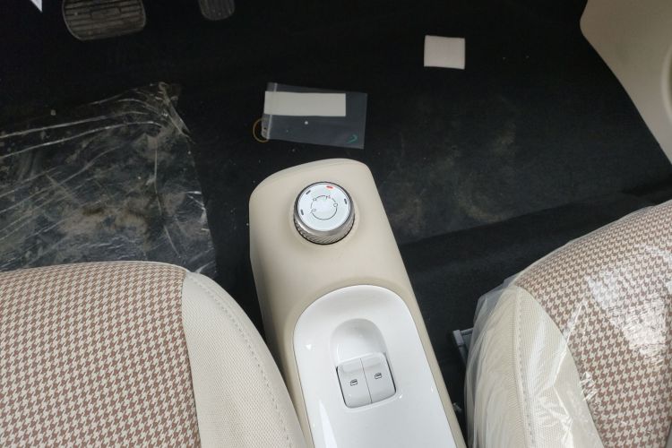 五菱汽车 宏光MINIEV 2024款 第三代 215km 青春版中控内饰18