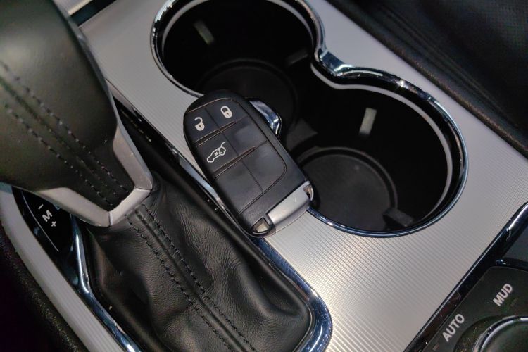 Jeep 大切诺基(进口) 2021款 3.0L 80周年纪念版中控内饰11