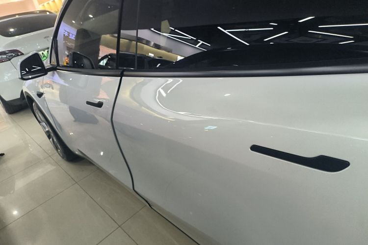 特斯拉 Model Y 2022款 改款 后轮驱动版车身外观4