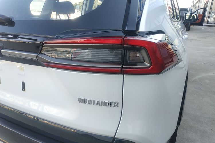 丰田 威兰达 2024款 2.0L CVT两驱都市版车身外观9