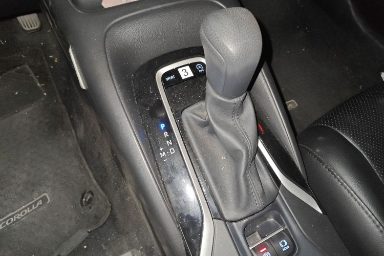 丰田 卡罗拉 2019款 1.2T S-CVT GL-i精英版中控内饰18