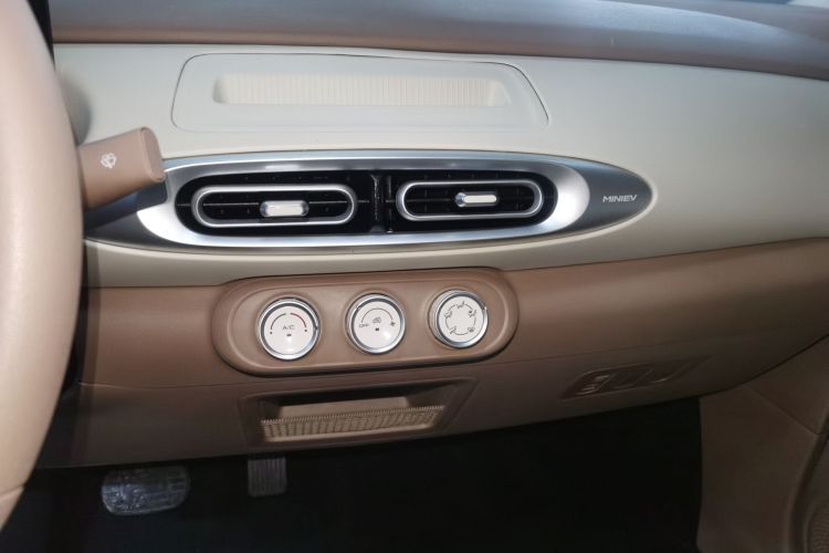 五菱汽车 宏光MINIEV 2025款 四门版 进阶款中控内饰16