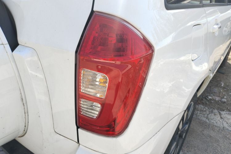 奇瑞 瑞虎3 2016款 1.6L 手动智尚版车身外观9