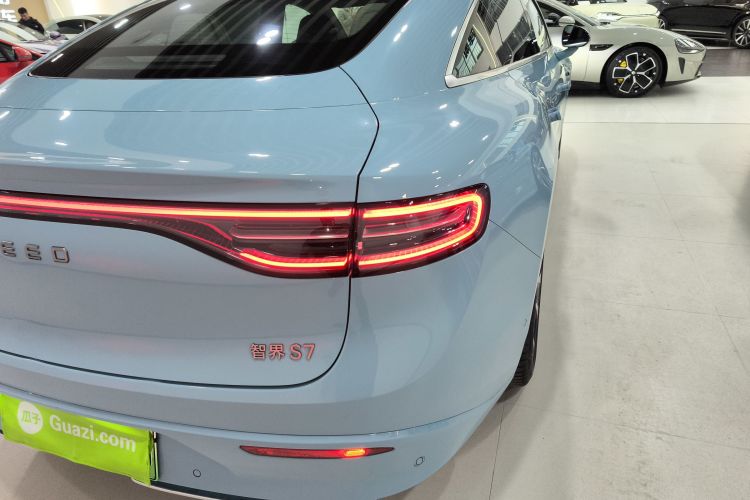 鸿蒙智行 智界S7 2024款 Ultra 四驱旗舰版车身外观9