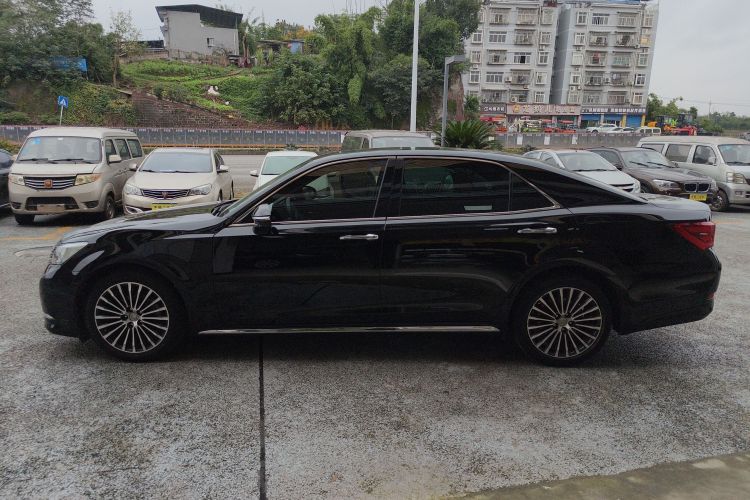 丰田 皇冠 2018款 2.0T 运动版车身外观4