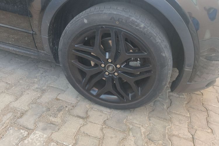 路虎 揽胜极光 2017款 2.0T 绚黑限量版车身外观10