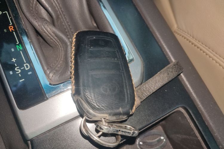 丰田 普拉多 2016款 2.7L 自动标准版中控内饰7001