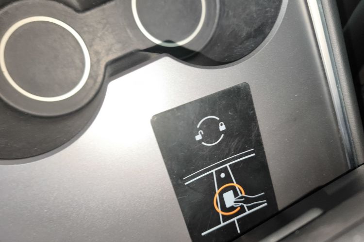 特斯拉 Model Y 2022款 后轮驱动版中控内饰11