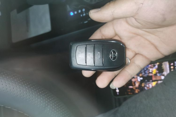 丰田 凯美瑞 2024款 双擎 2.0HGVP 豪华版中控内饰11