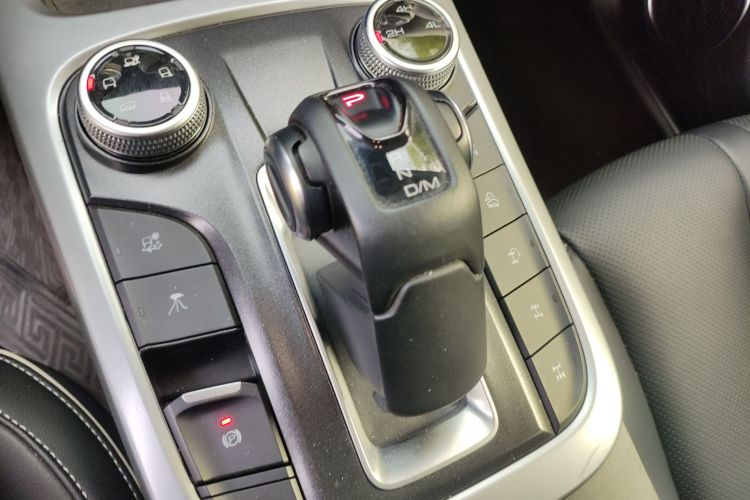 坦克300 2023款 越野版 2.0T 征服者中控内饰18