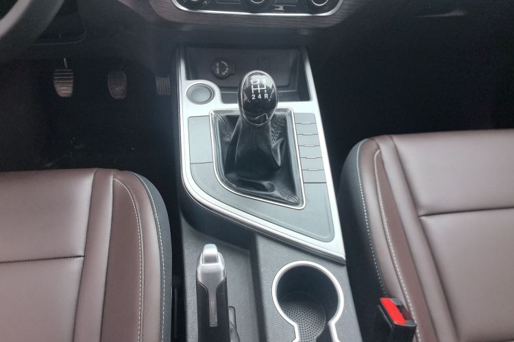 东风风行 风行T5 2022款 盛世款 1.6L 手动筑梦版五座中控内饰18