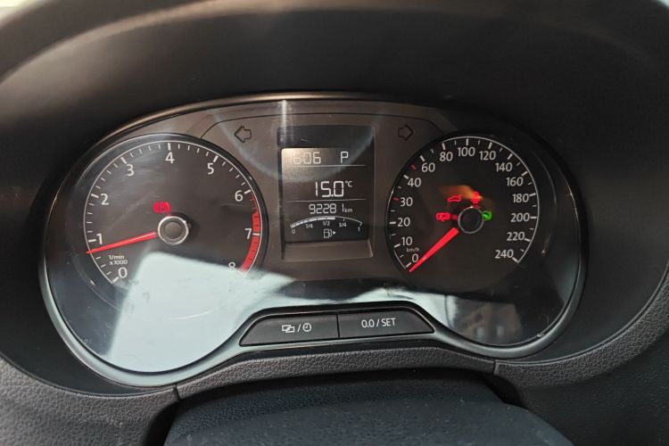 大众 Polo 2016款 1.4L 自动风尚型中控内饰15