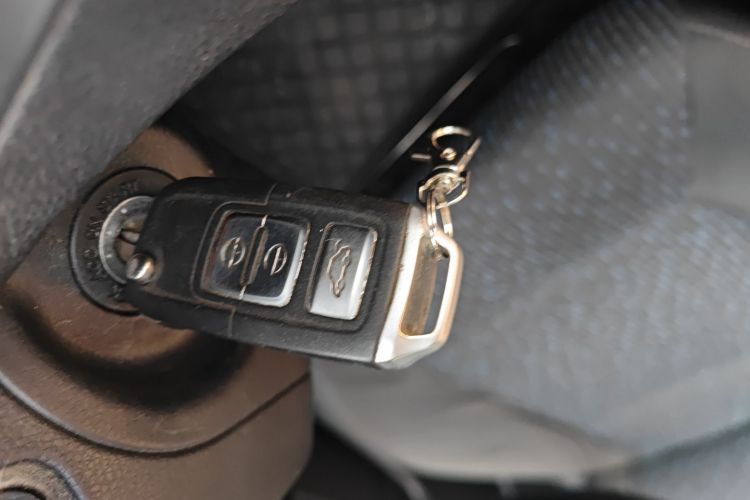 奔腾B30 2016款 1.6L 自动十周年纪念版中控内饰11