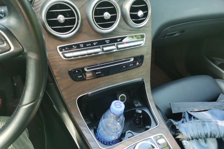 奔驰GLC 2018款 改款 GLC 300 4MATIC 动感型局部细节18