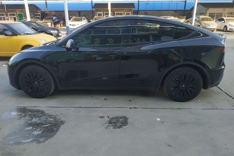 特斯拉 Model Y 2022款 长续航全轮驱动版车身外观4