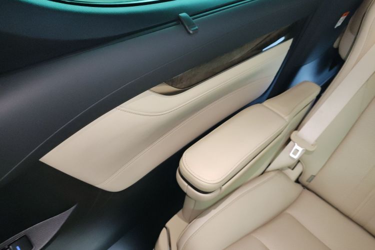 丰田 埃尔法 2021款 双擎 2.5L 尊贵版中控内饰45