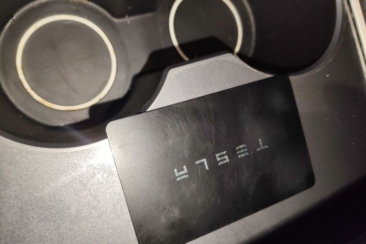 特斯拉 Model Y 2021款 标准续航后驱版中控内饰11