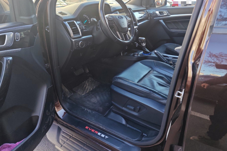 福特 撼路者 2020款 2.3T 汽油自动四驱旗舰版 7座中控内饰20