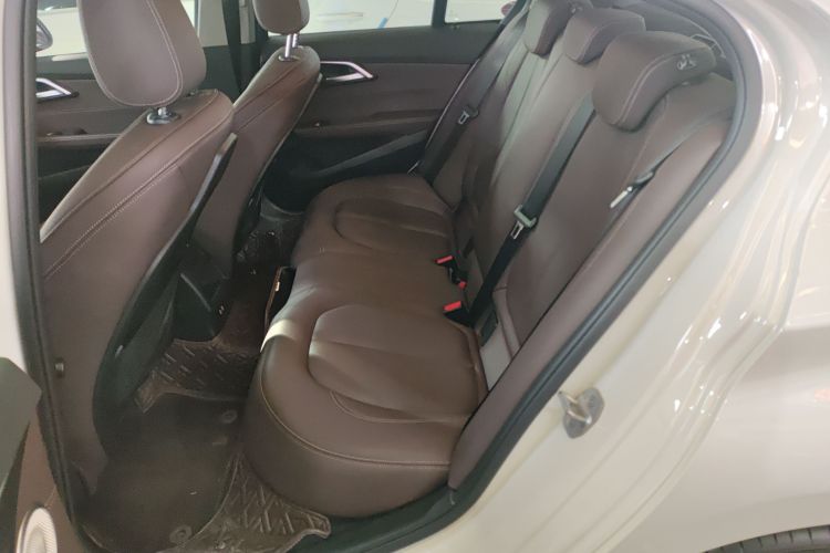 宝马1系 2021款 120i M运动曜夜版中控内饰21