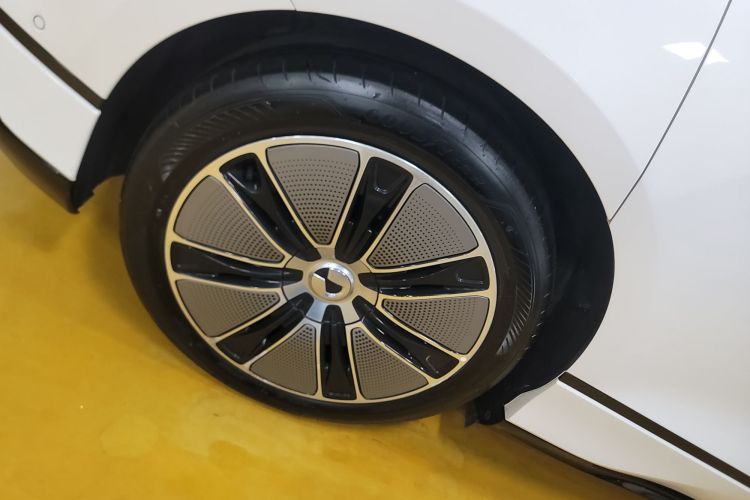 腾势Z9GT 2024款 1100四驱Max版车身外观6008