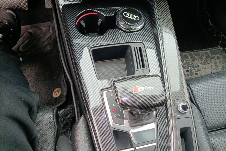 奥迪A4L 2020款 40 TFSI 时尚动感型中控内饰18