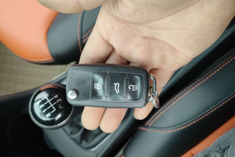 大众 Polo 2016款 1.4L 手动风尚型中控内饰7001