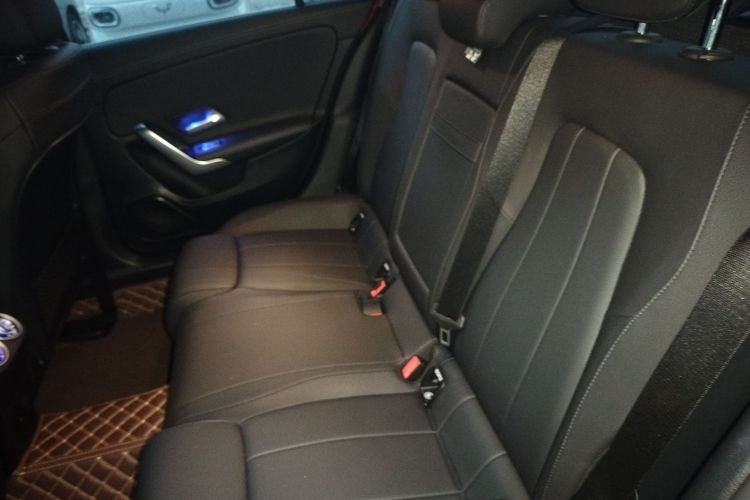 奔驰A级 2021款 A 200 L 运动轿车动感型中控内饰21