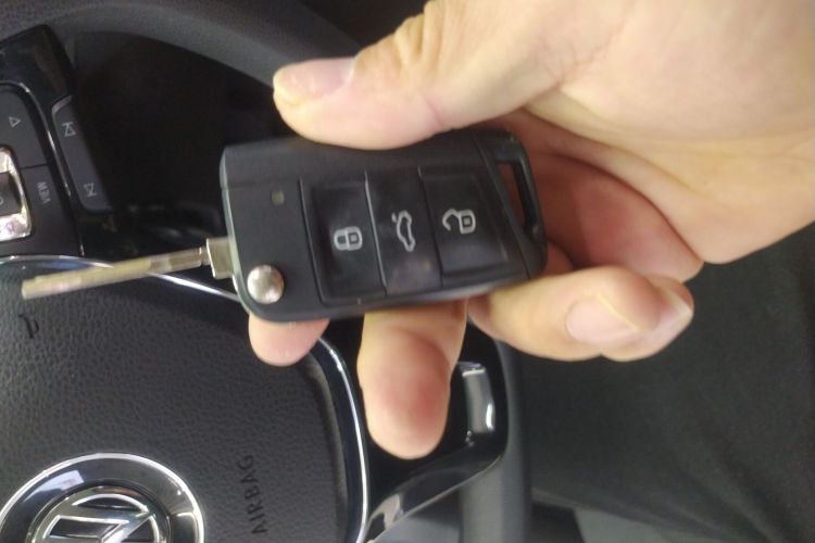 大众 Polo 2019款 Plus 1.5L 自动全景乐享版中控内饰7001