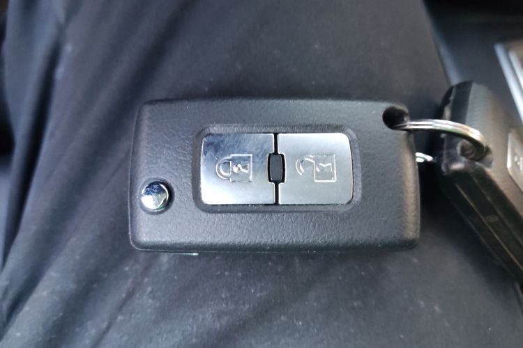 三菱 帕杰罗(进口) 2016款 3.0L 自动尊贵版 国V中控内饰7001