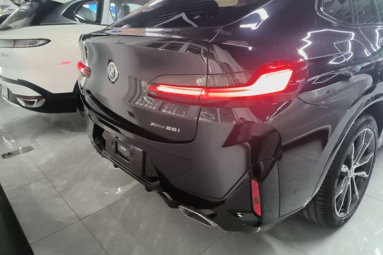 宝马X4 2022款 xDrive 25i M运动套装车身外观6004