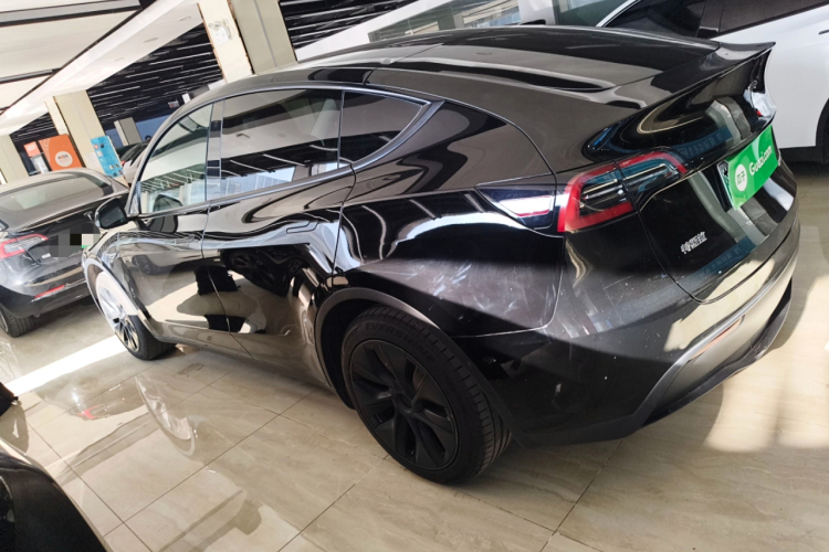 特斯拉 Model Y 2023款 后轮驱动版车身外观4