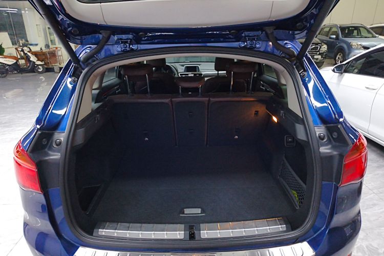 宝马X1 2018款 sDrive18Li 尊享型机舱底盘23