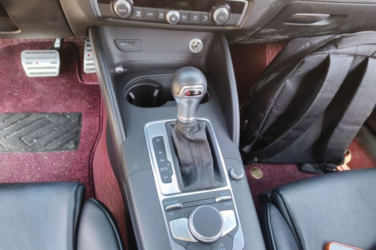 奥迪A3 2018款 30周年年型 Sportback 35 TFSI 运动型中控内饰18