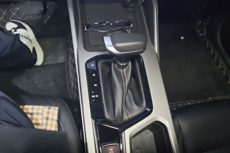 吉利汽车 帝豪 2023款 第4代冠军版 1.5L CVT尊贵型中控内饰18