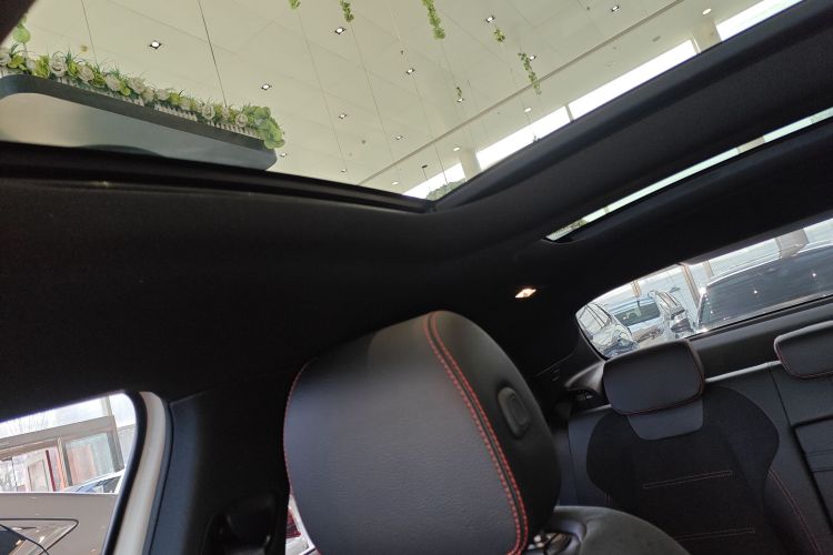 奔驰A级 2023款 A 200 L 时尚型中控内饰22